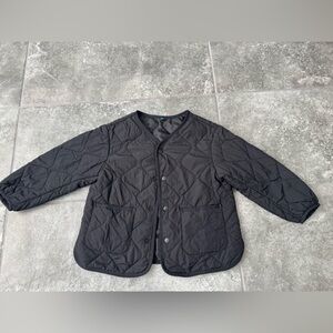 Uniqlo black nylon jacket size 110 (size3-4) pre owned